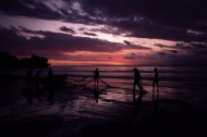 夜幕沙滩渔民旅游风光摄影图片