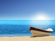 沙滩上的小船大海风景风光图片