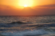 夕阳大海海浪大海风景风光图片
