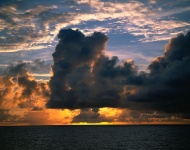 大海夕阳乌云大海风景风光图片